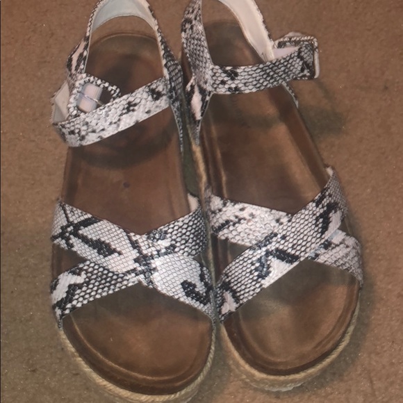 Pierre Dumas size 10 snakeskin platform sandals - Picture 2 of 8